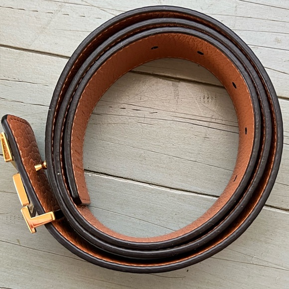 Authentic LV Initials 40MM Reversible Belt - Picture 6 of 11